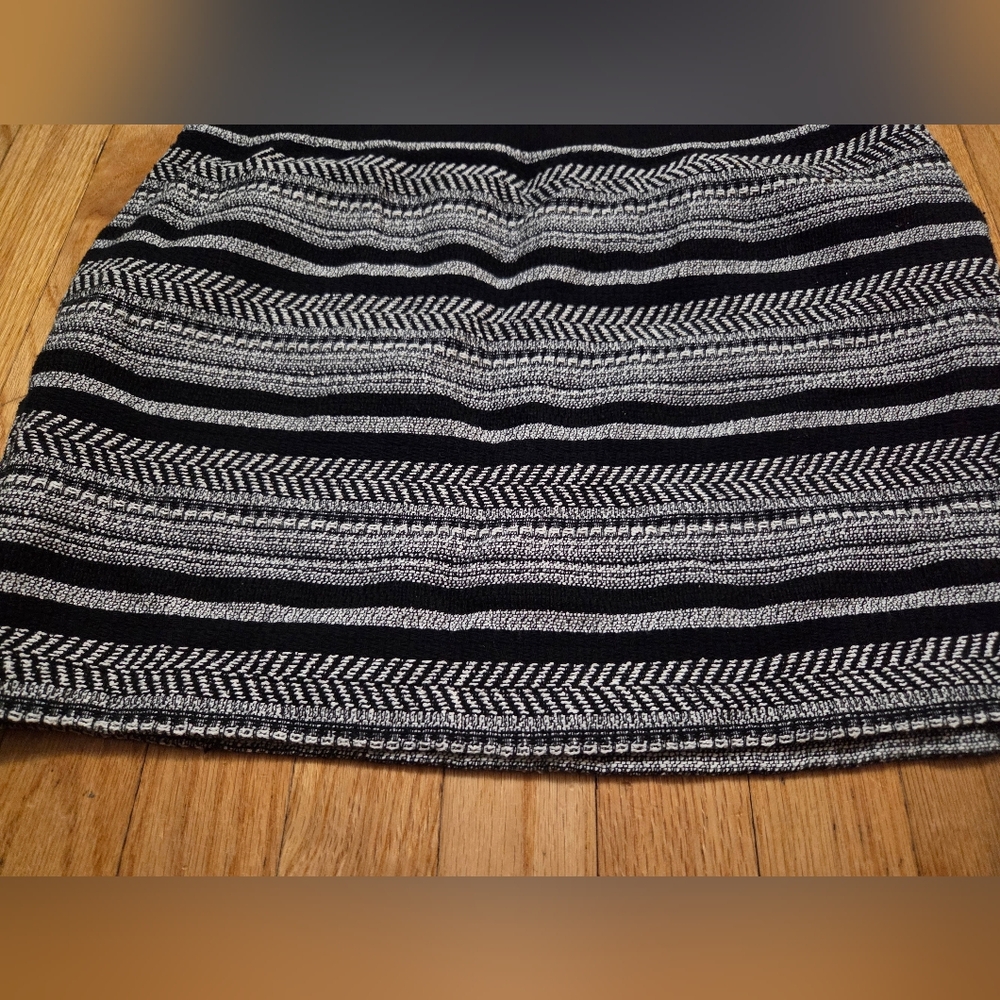 Lou & Grey Womens Black and Gray Striped Mini Skirt With Pockets EUC Size M - Picture 7 of 14